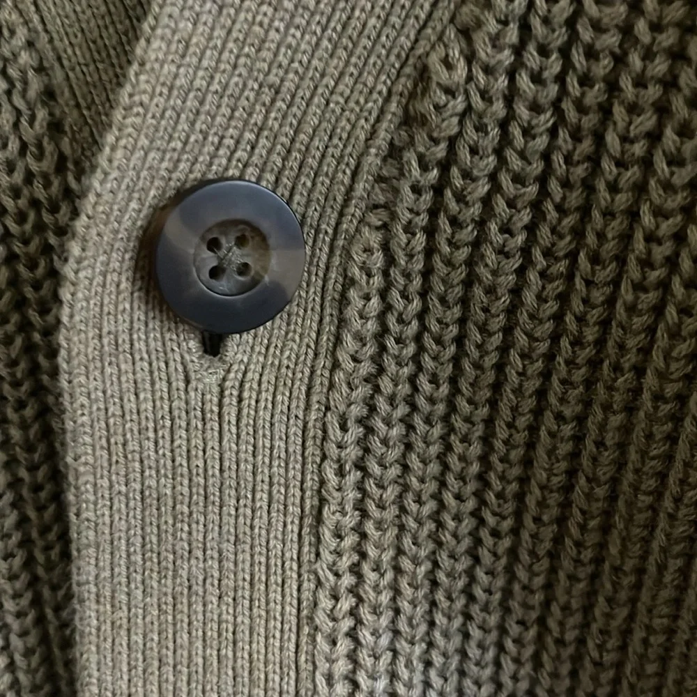 NWT tan chunky cardigan 
Very nice - Picture 3 of 4